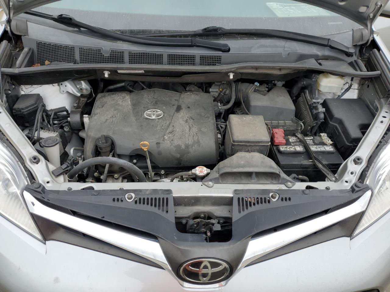 2020 Toyota Sienna - Image 12