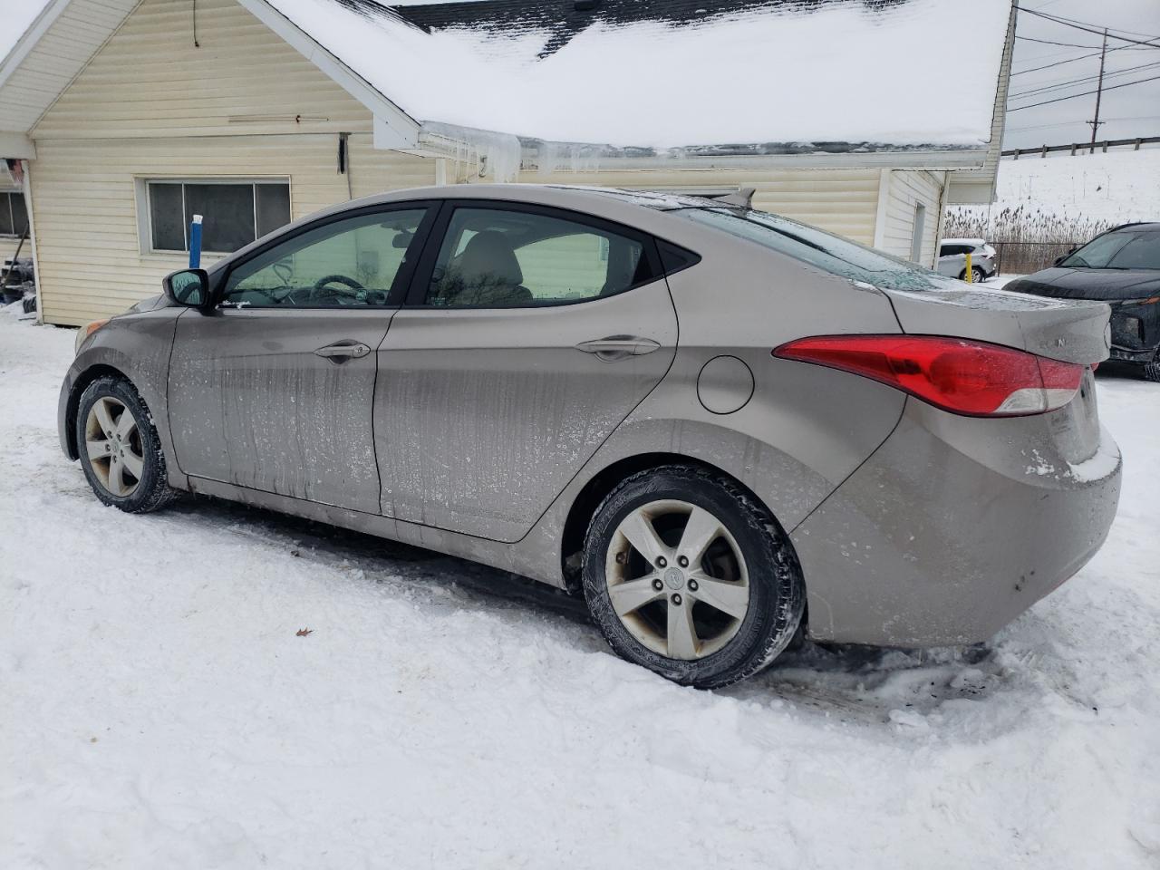 2011 Hyundai Elantra - Image 2