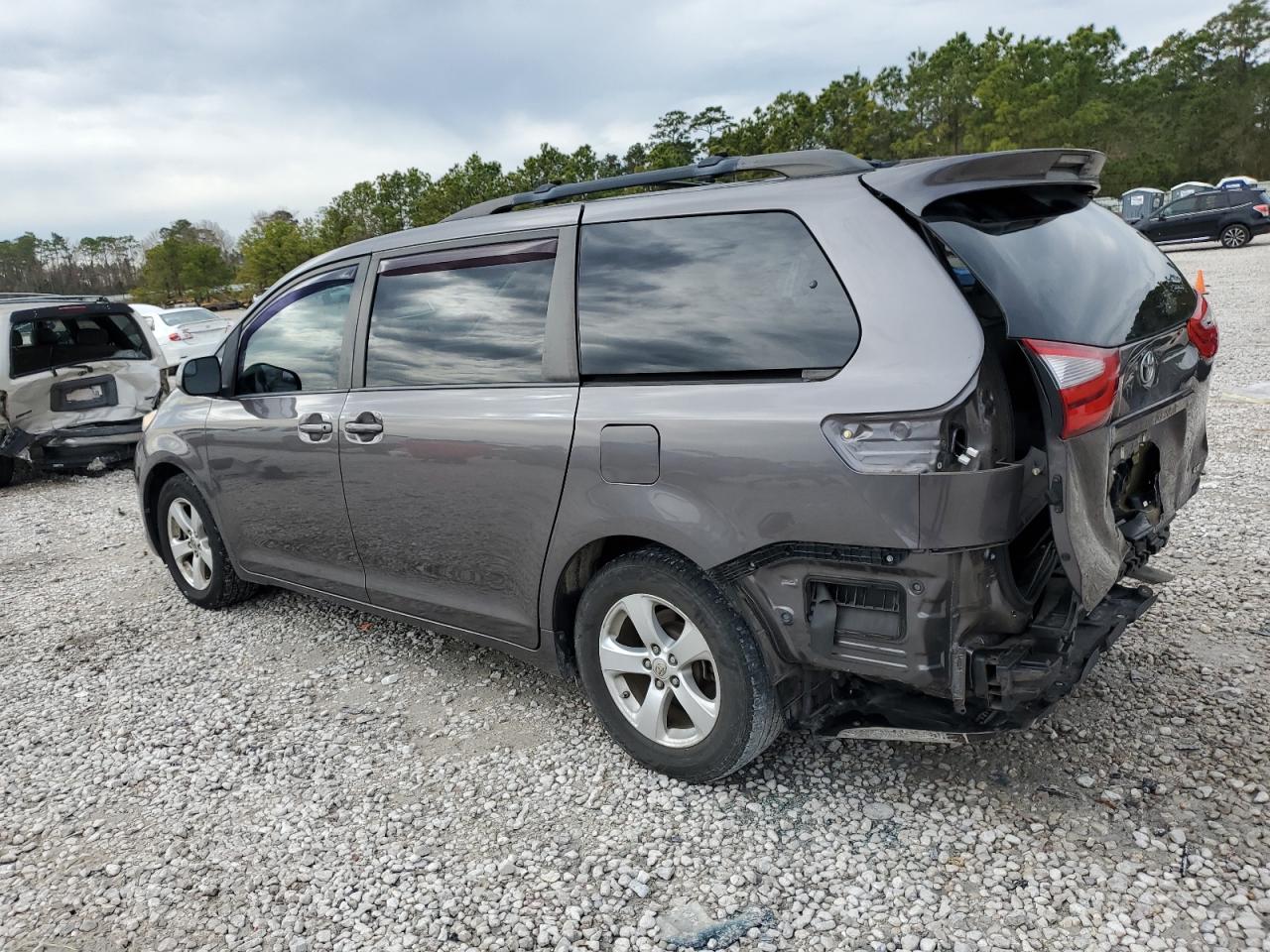 2017 Toyota Sienna - Image 2