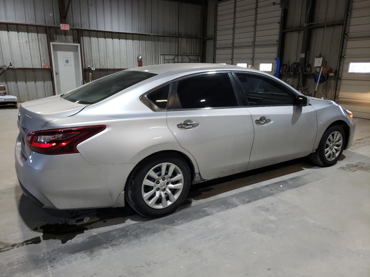 2017 Nissan Altima - Image 3