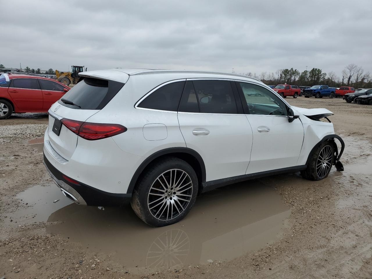 2024 Mercedes-Benz GLC - Image 3