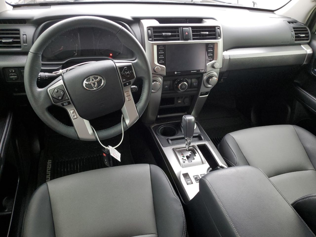 2020 Toyota 4Runner - Image 8