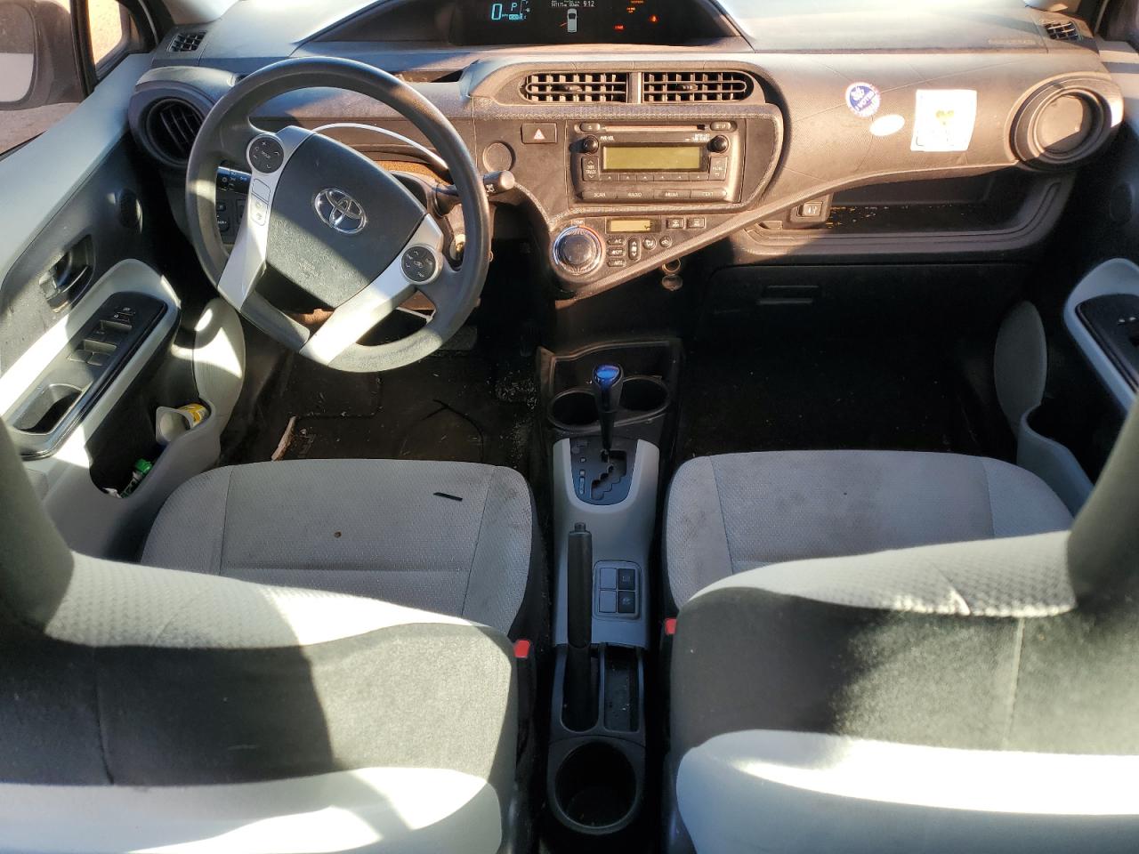 2014 Toyota Prius - Image 8