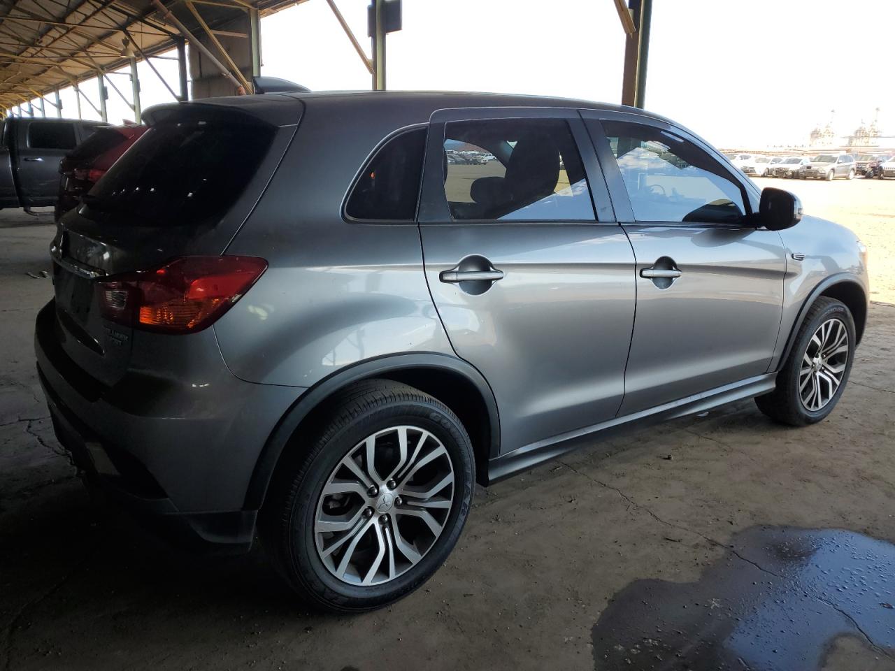2018 Mitsubishi Outlander - Image 3