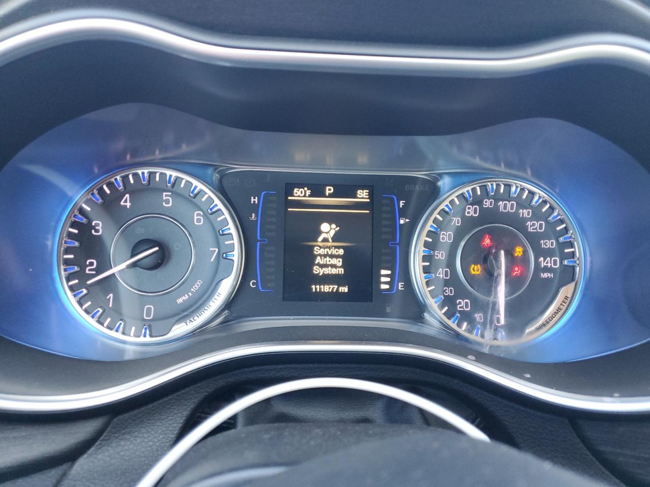 2016 Chrysler 200 - Image 9