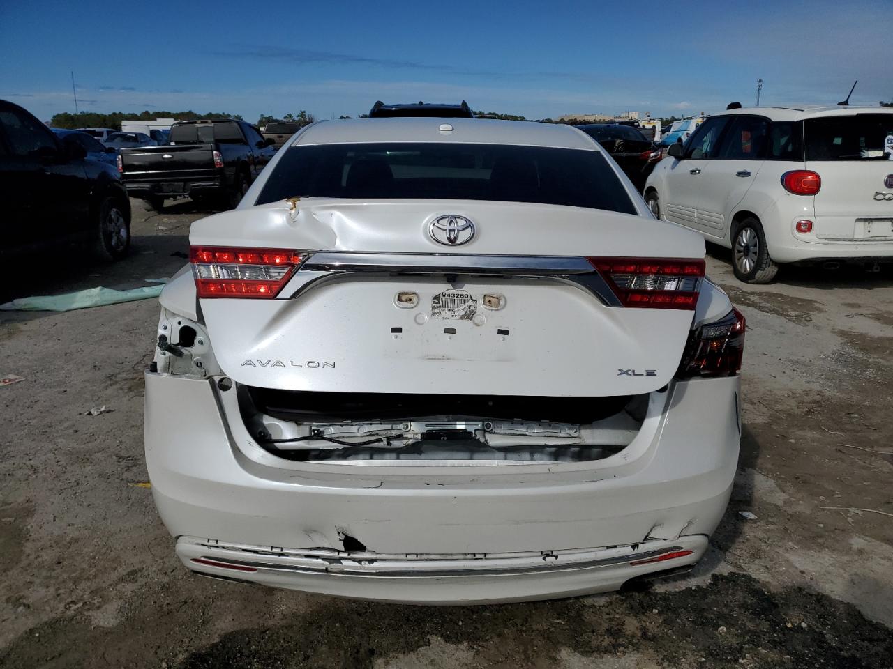 2016 Toyota Avalon - Image 6