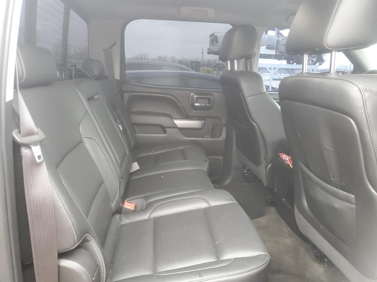 2015 Chevrolet Silverado - Image 11