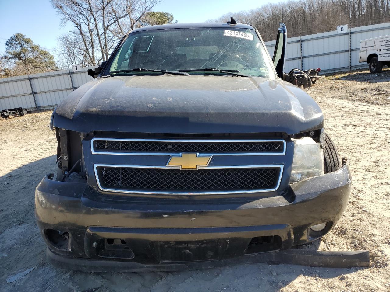 2014 Chevrolet Suburban - Image 5