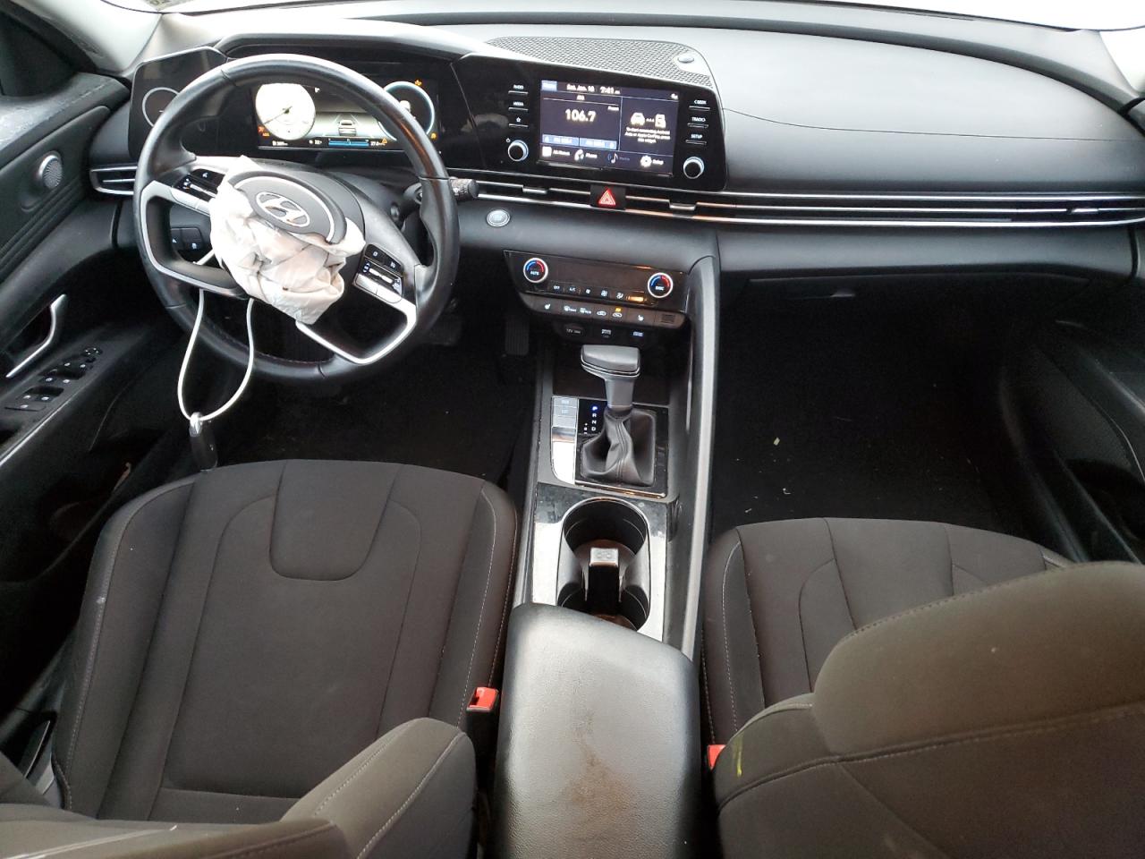 2021 Hyundai Elantra - Image 8