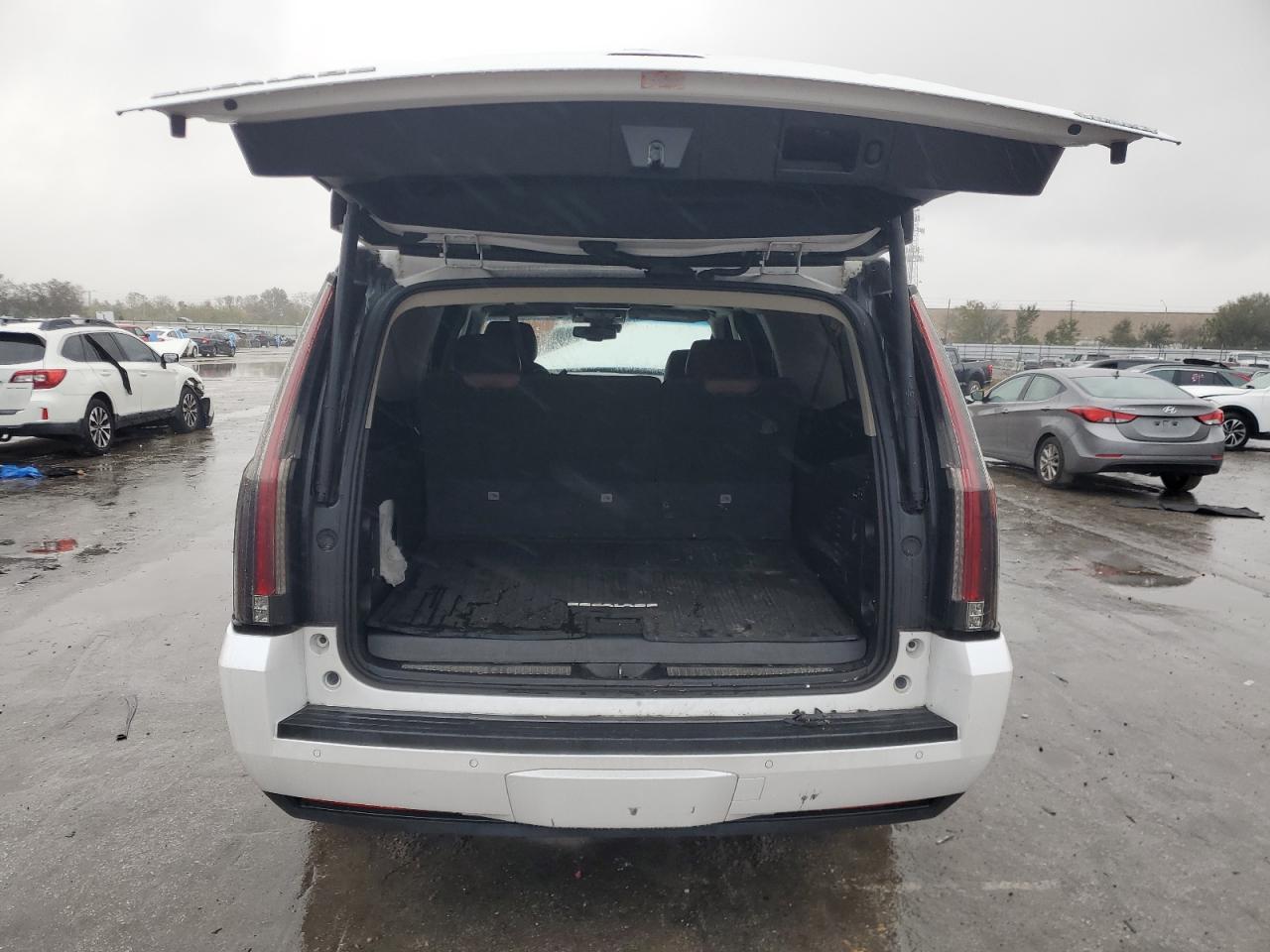2016 Cadillac Escalade - Image 6