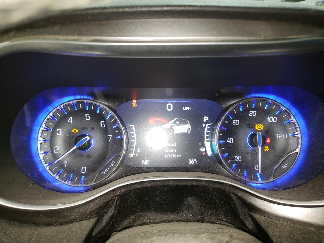 2018 Chrysler Pacifica - Image 9