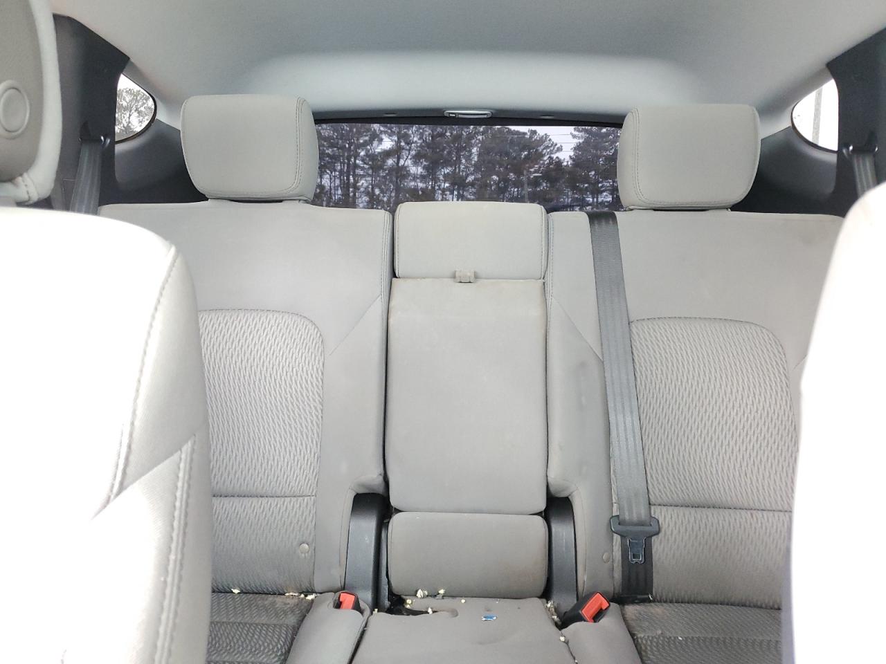 2016 Hyundai Santa Fe - Image 10