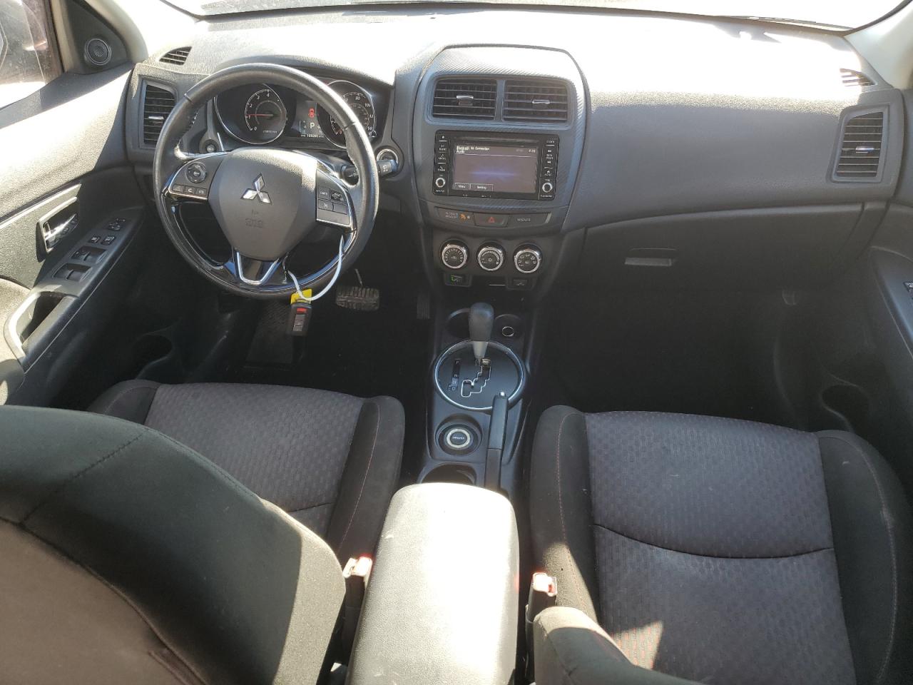 2017 Mitsubishi Outlander - Image 8