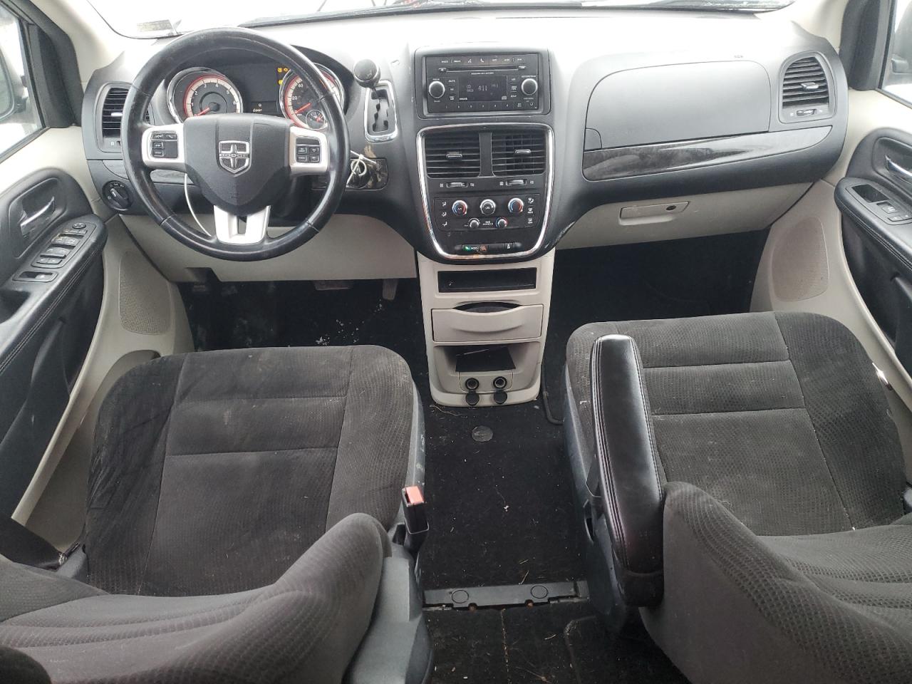 2016 Dodge Caravan - Image 8