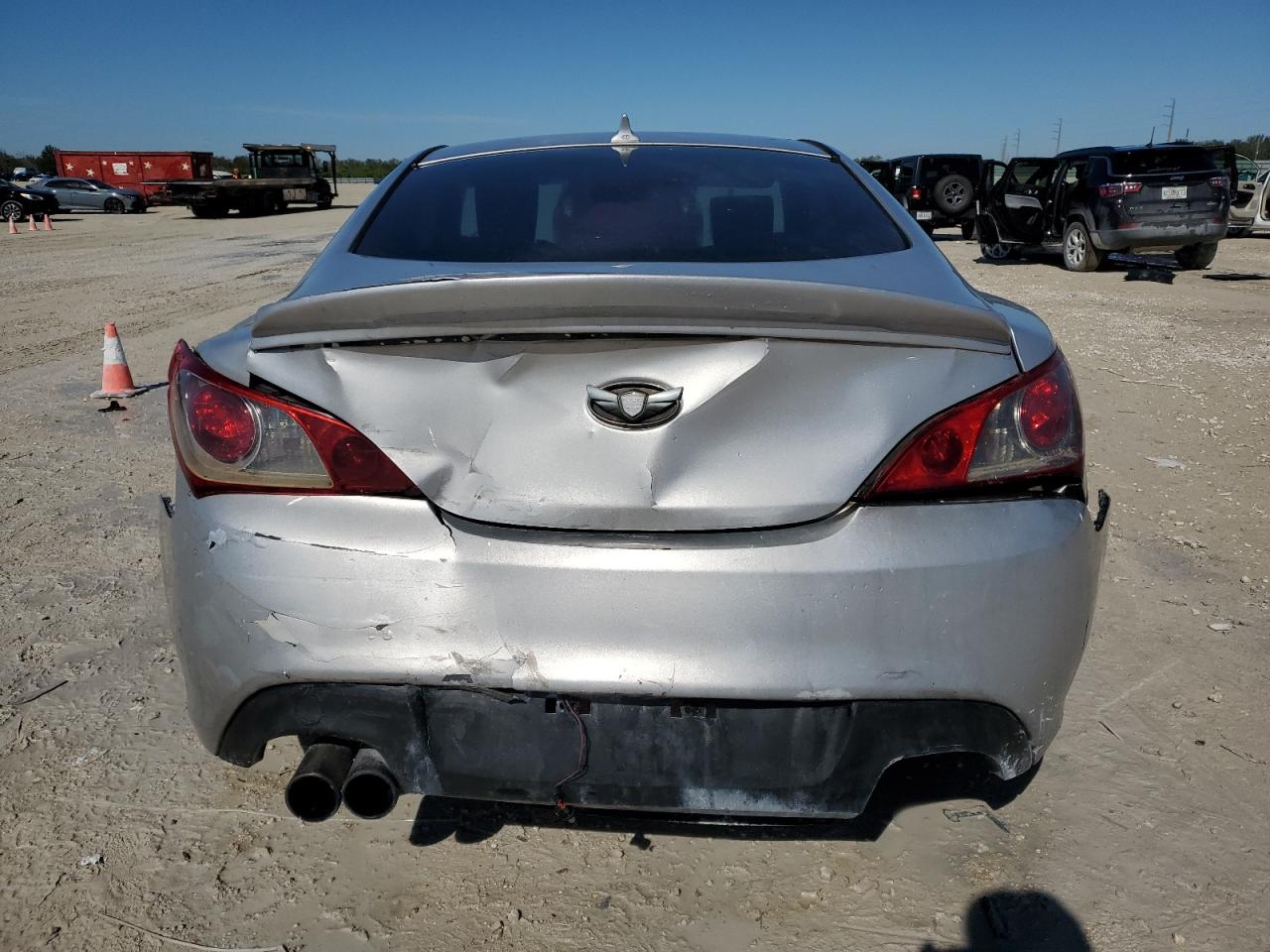 2010 Hyundai Genesis - Image 6