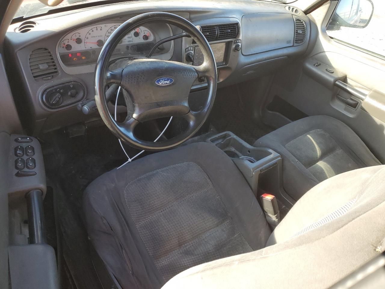 2005 Ford Explorer - Image 8