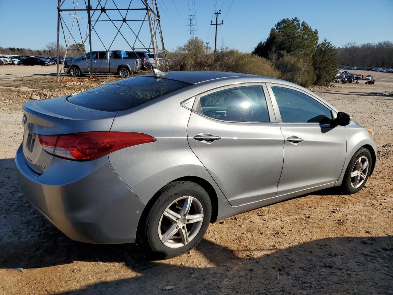 2011 Hyundai Elantra - Image 3