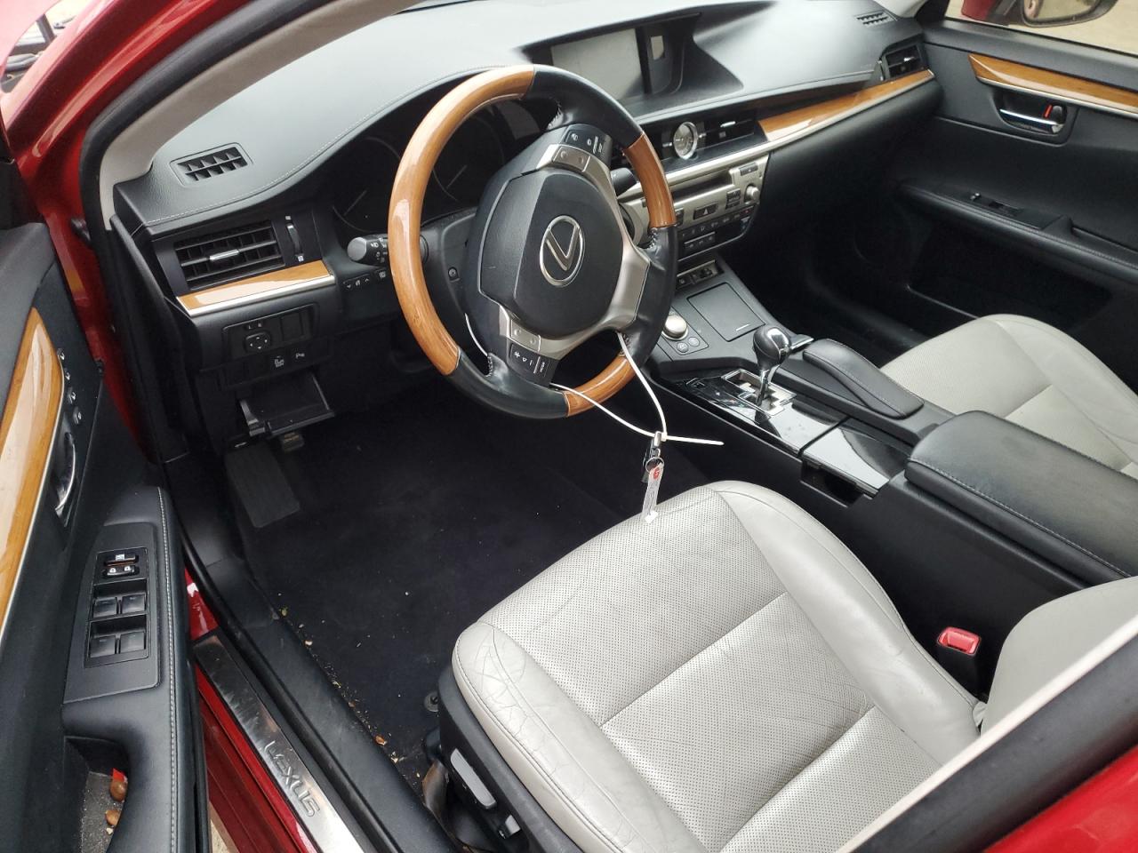 2013 Lexus ES - Image 8