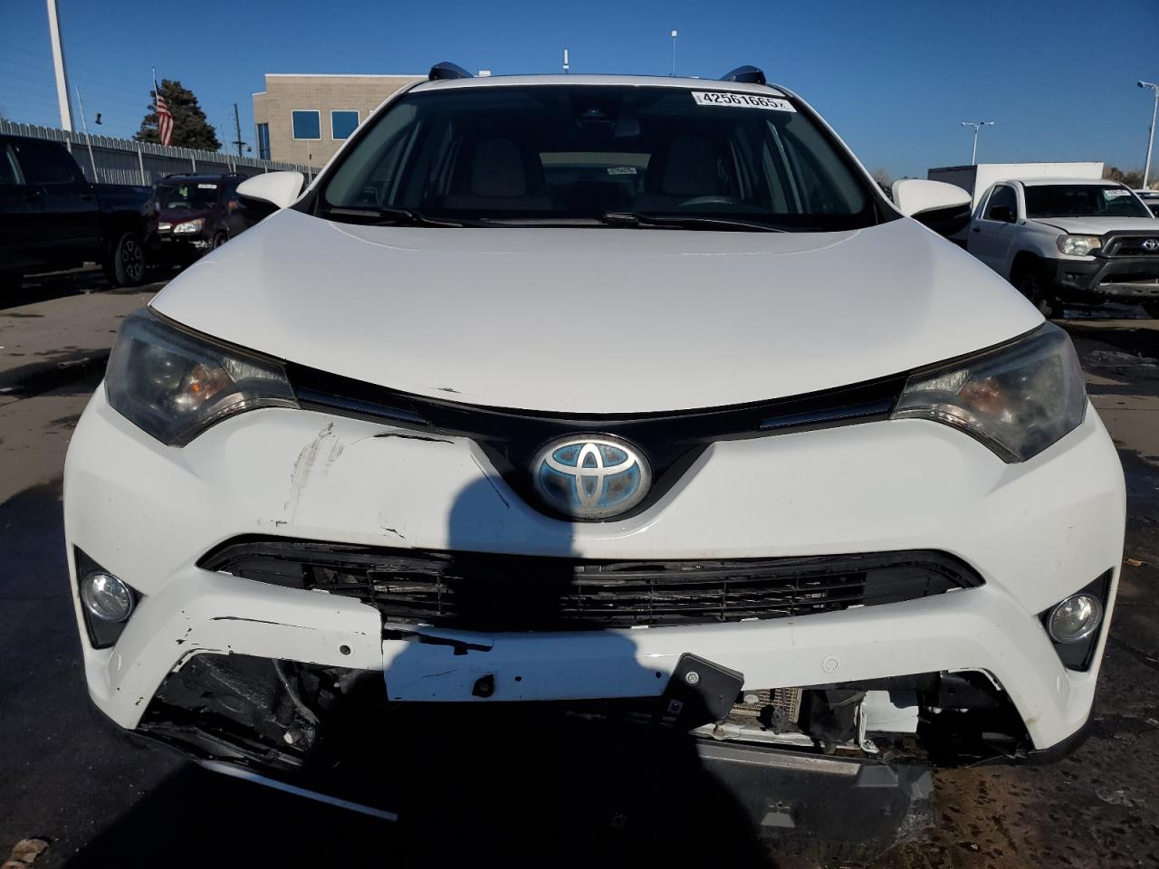2017 Toyota RAV 4 - Image 5