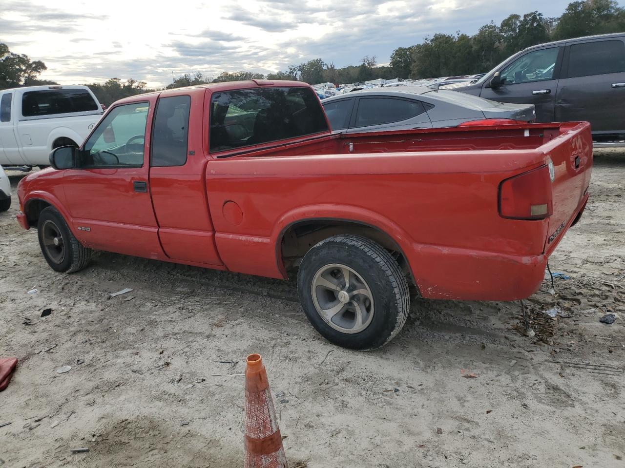 2000 Chevrolet S-10 Pickup - Image 2