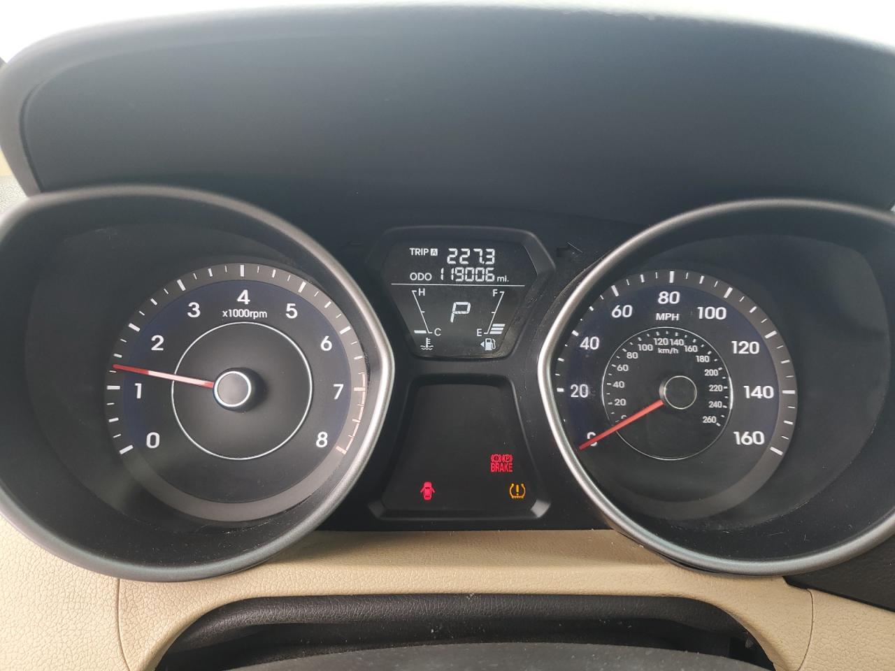 2013 Hyundai Elantra - Image 9