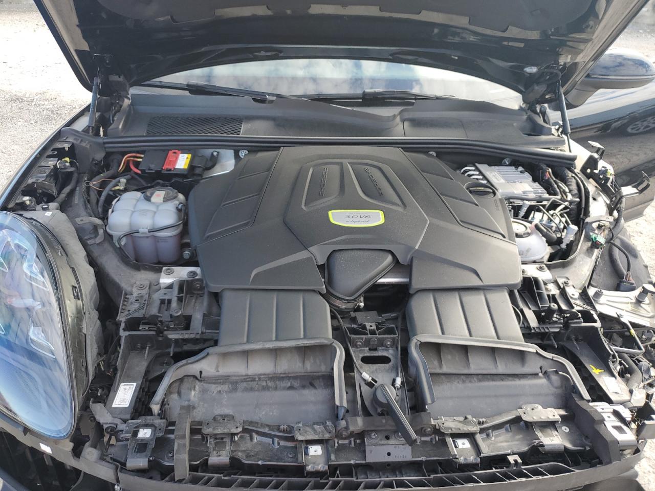 2020 Porsche Cayenne - Image 12