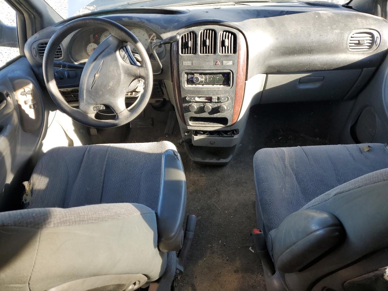 2004 Chrysler Town & Country - Image 8