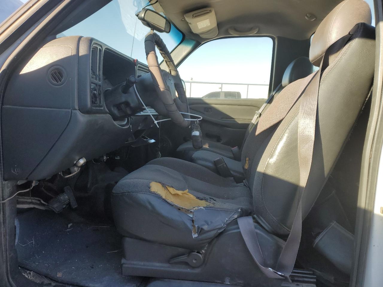 2004 Chevrolet Silverado - Image 7