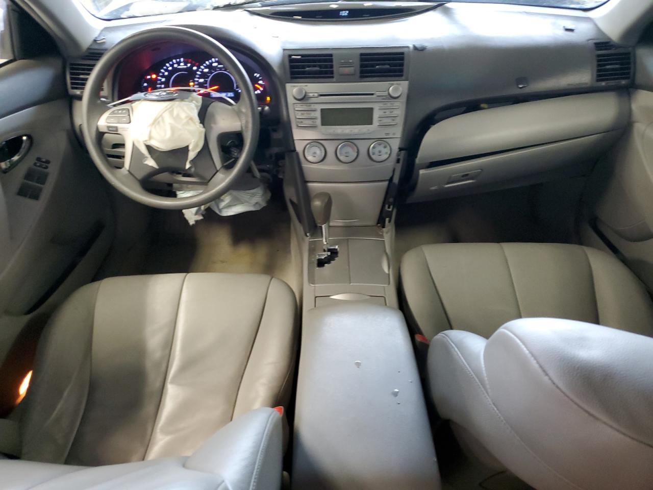 2011 Toyota Camry - Image 8