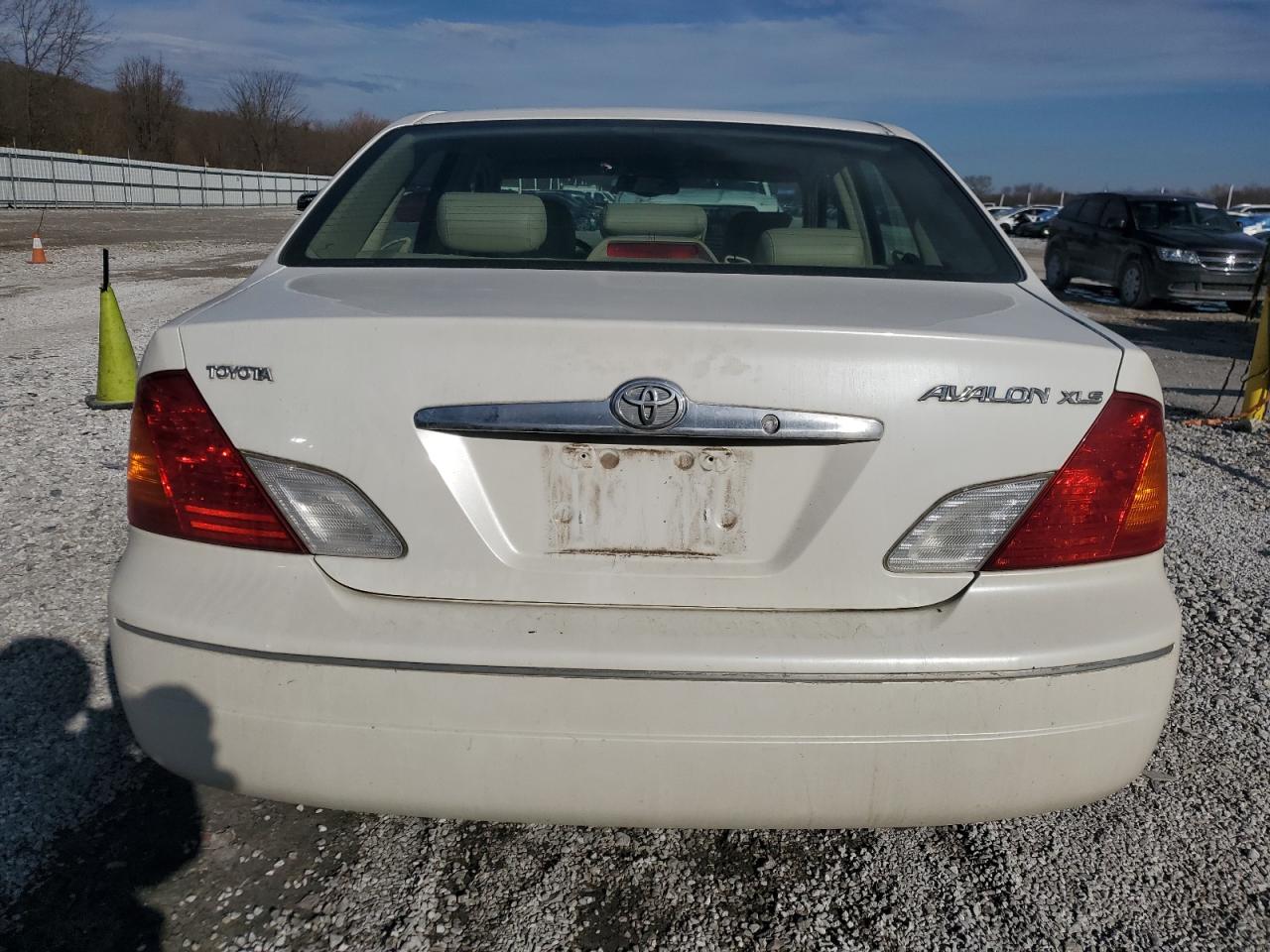 2002 Toyota Avalon - Image 6