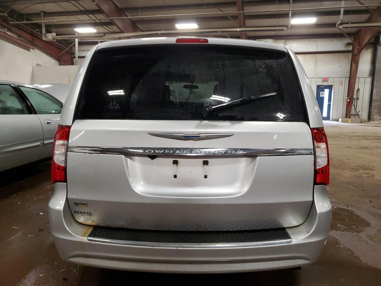 2011 Chrysler Town & Country - Image 6
