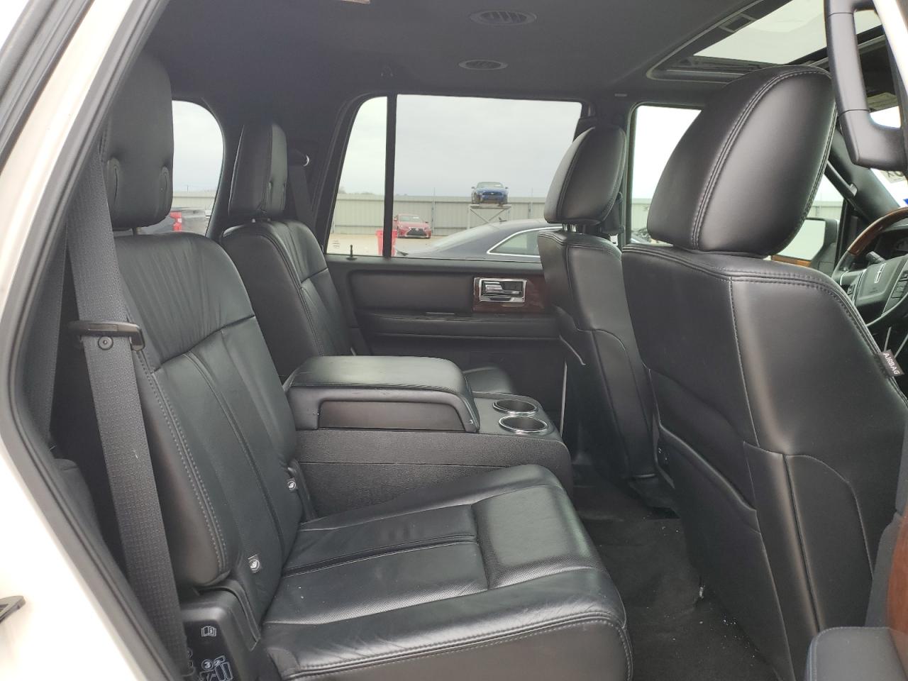 2015 Lincoln Navigator - Image 11