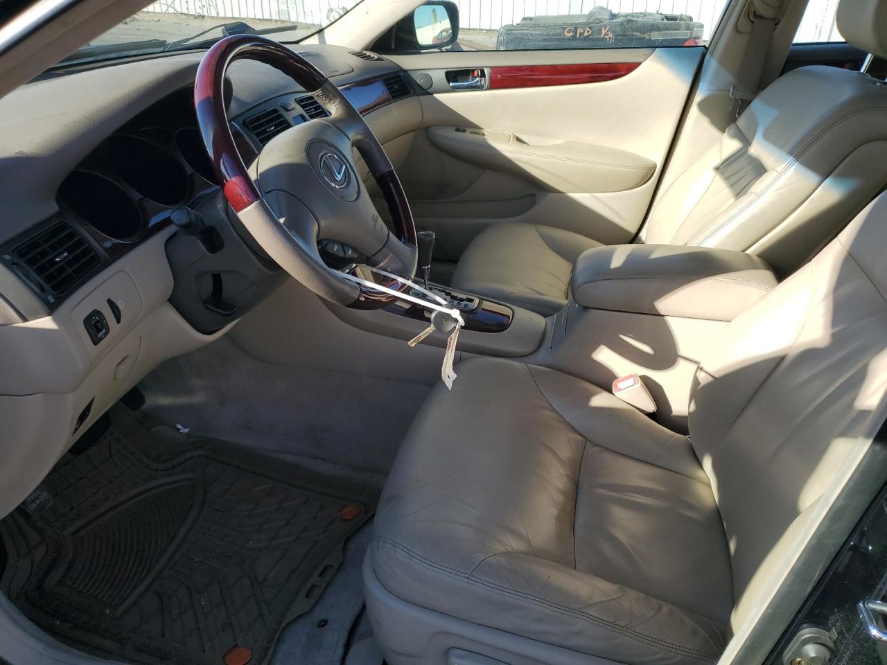 2004 Lexus ES - Image 7