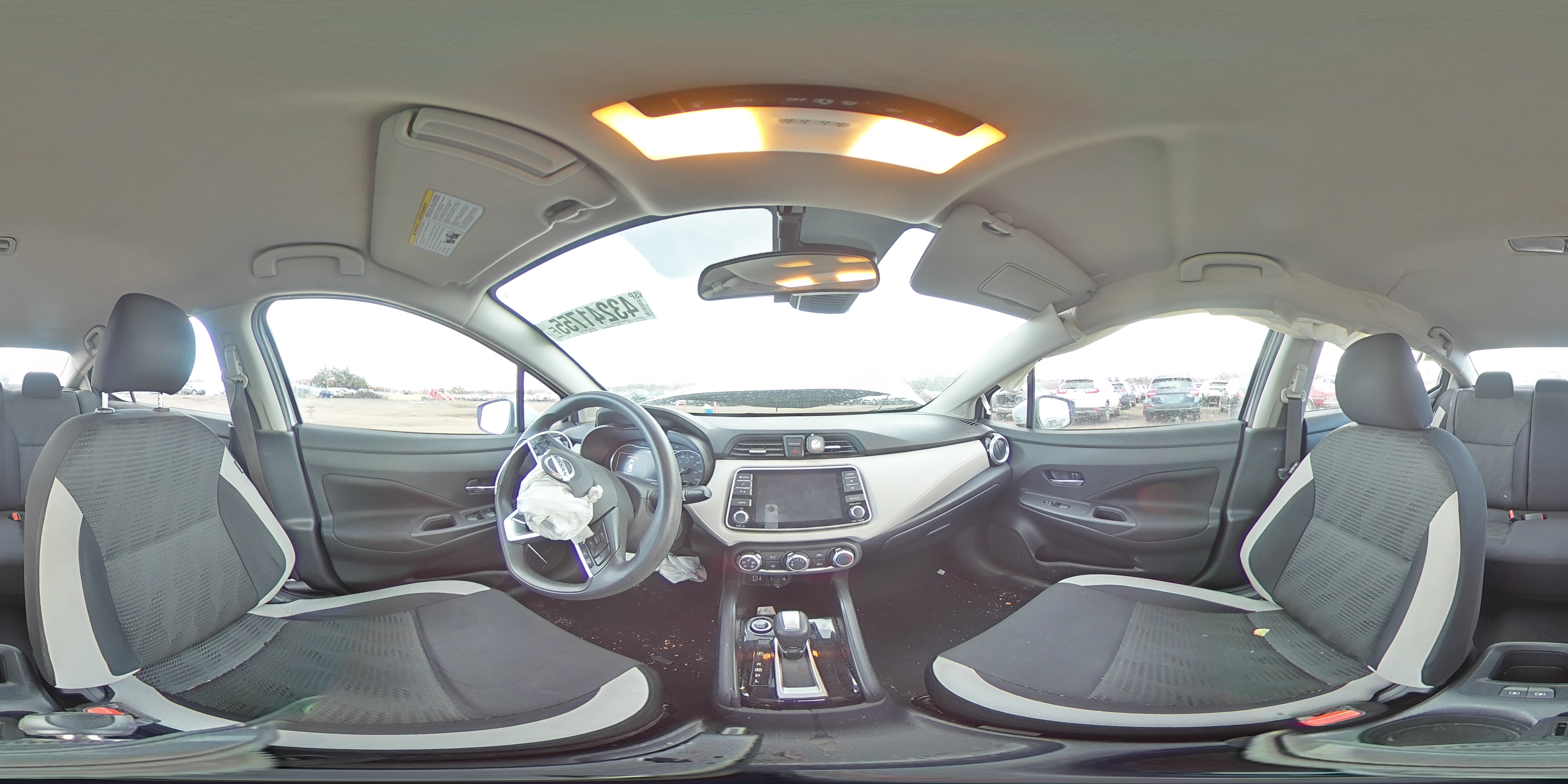 2021 Nissan Versa - Image 12