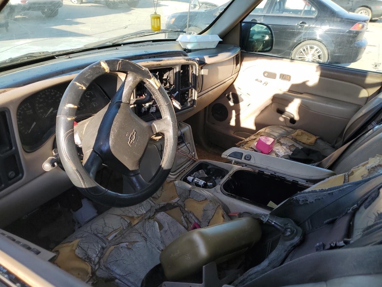 2001 Chevrolet Suburban - Image 8