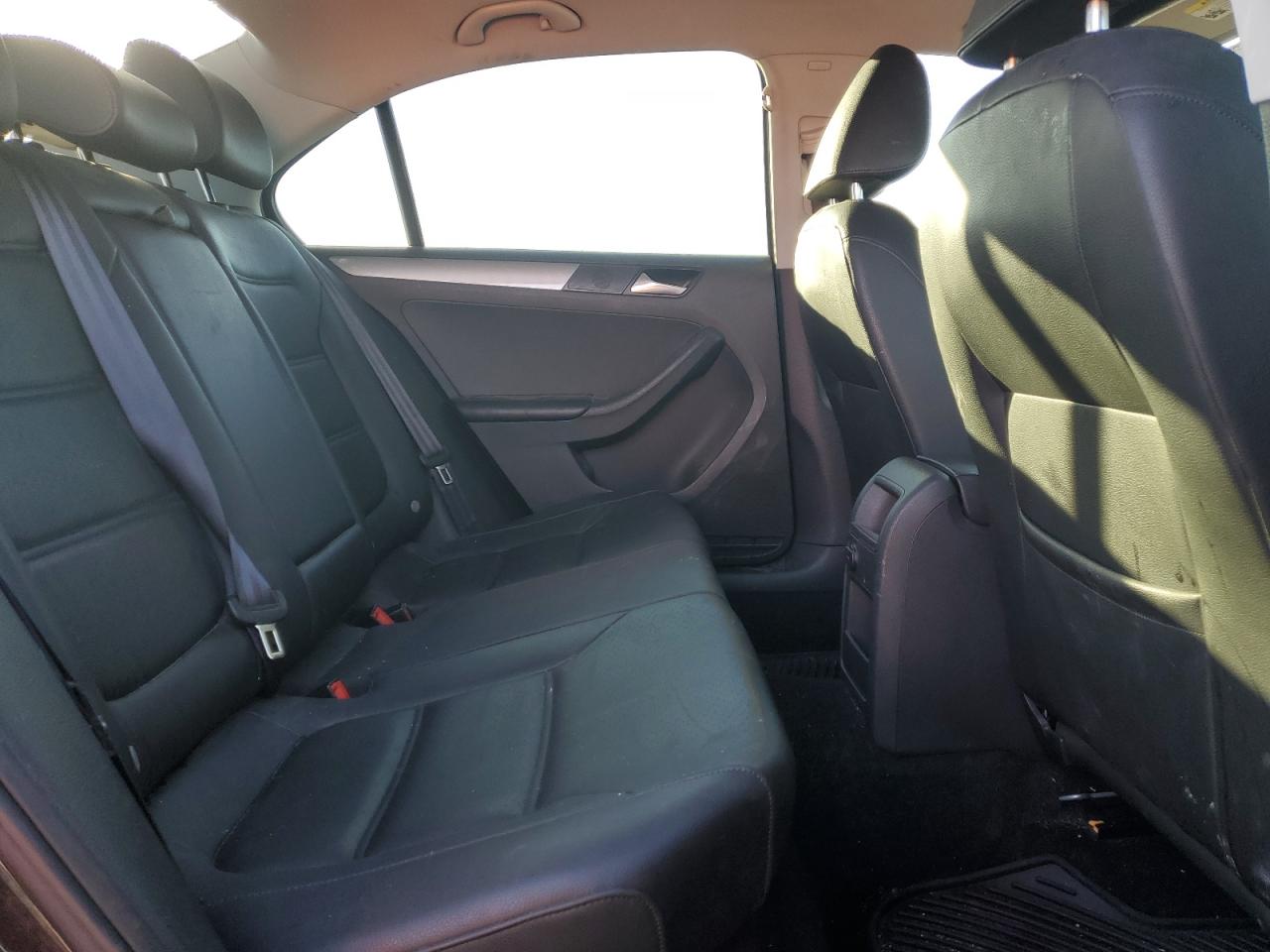 2017 Volkswagen Jetta - Image 10