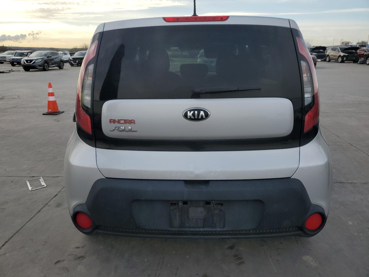 VIN KNDJN2A25F7799758 2015 KIA SOUL no.6