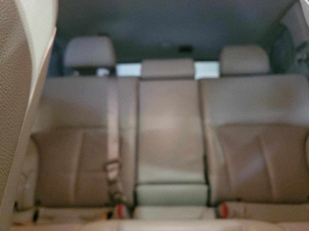 2012 Subaru Outback - Image 10