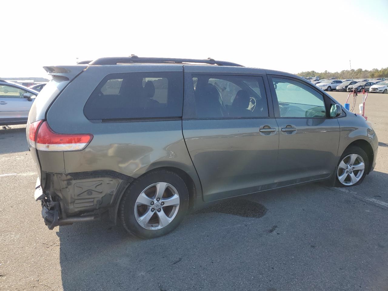 2012 Toyota Sienna - Image 3