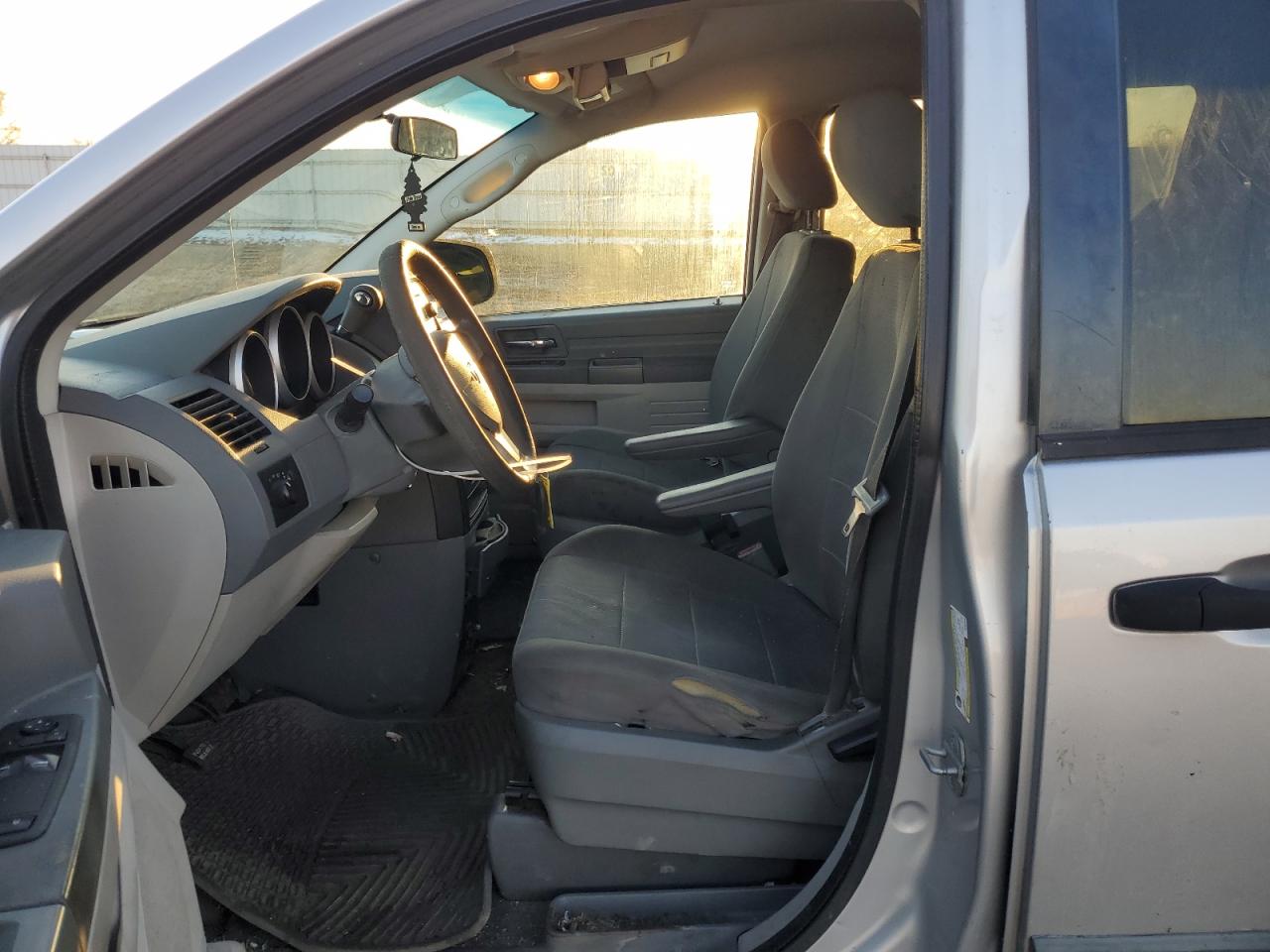 2008 Dodge Caravan - Image 7