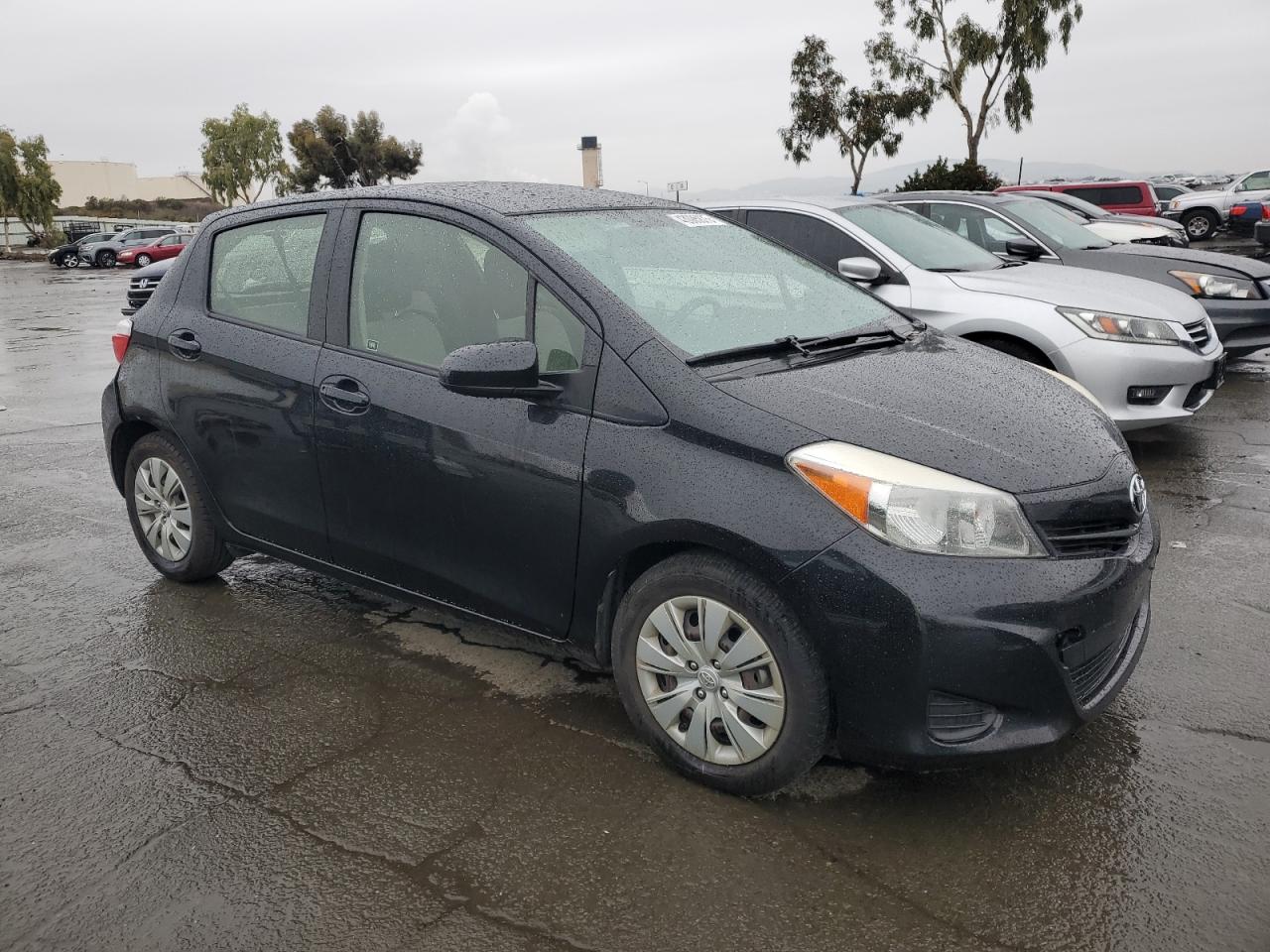 2013 Toyota Yaris - Image 4