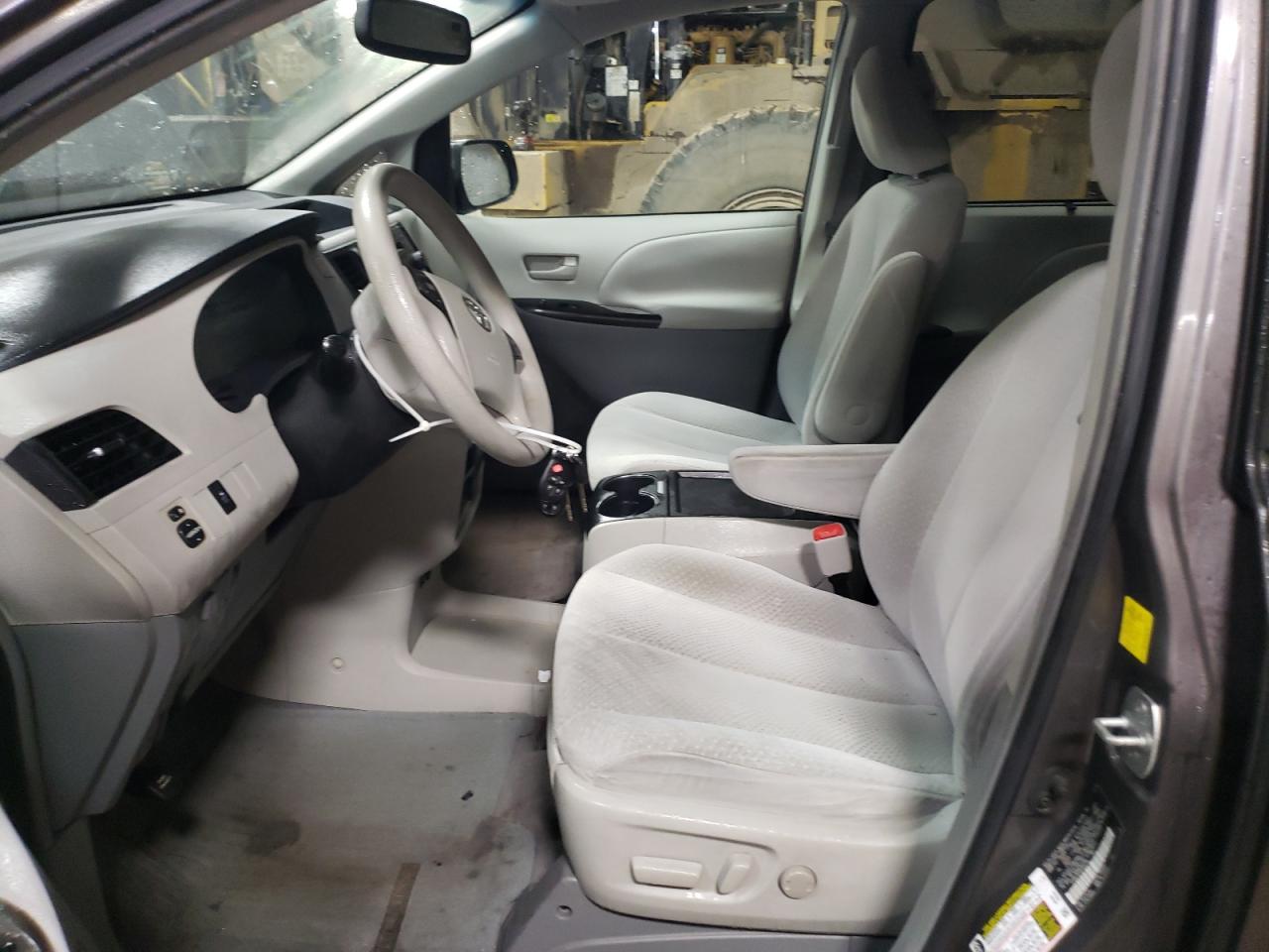 2011 Toyota Sienna - Image 7