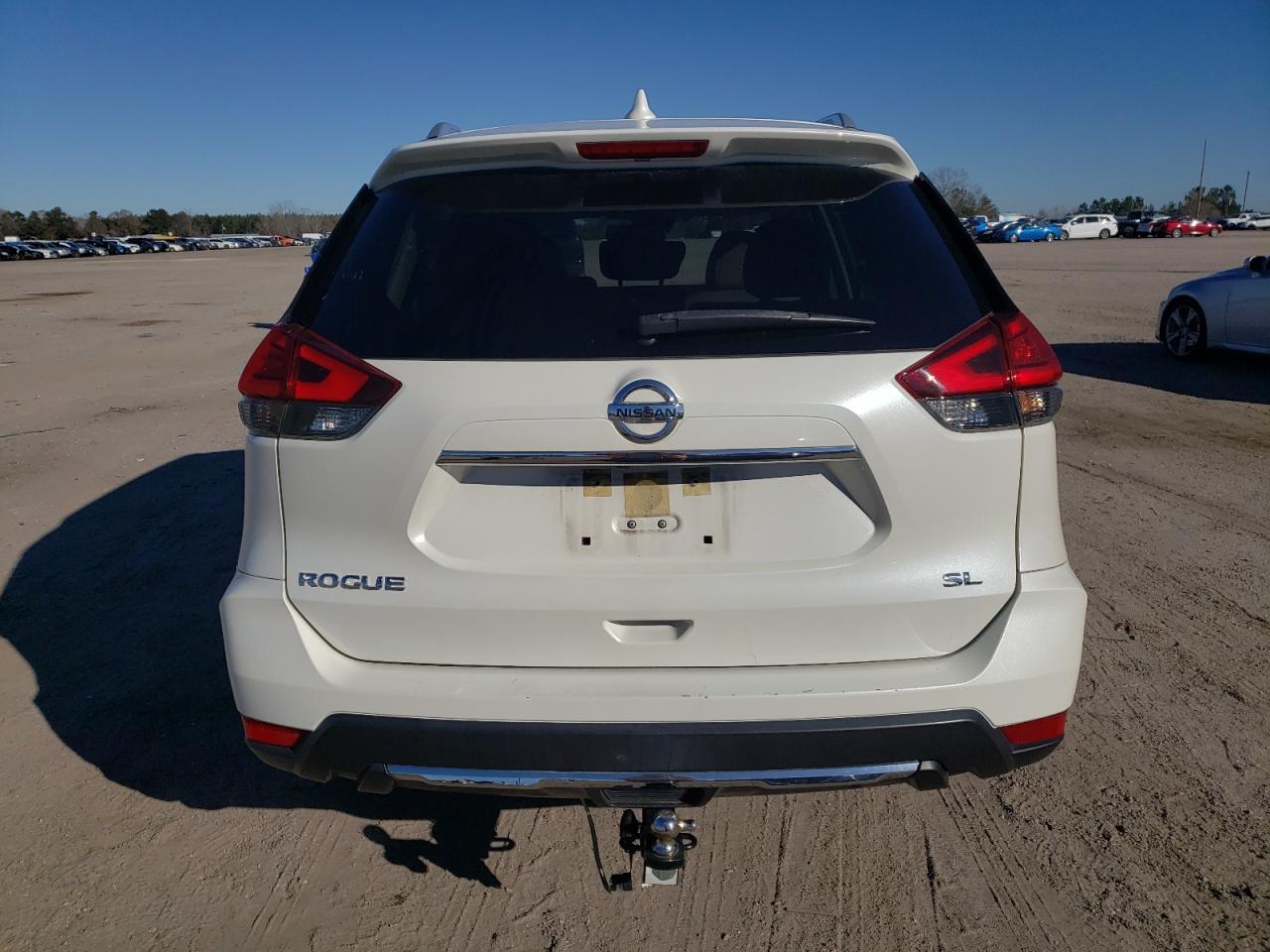 2017 Nissan Rogue - Image 6