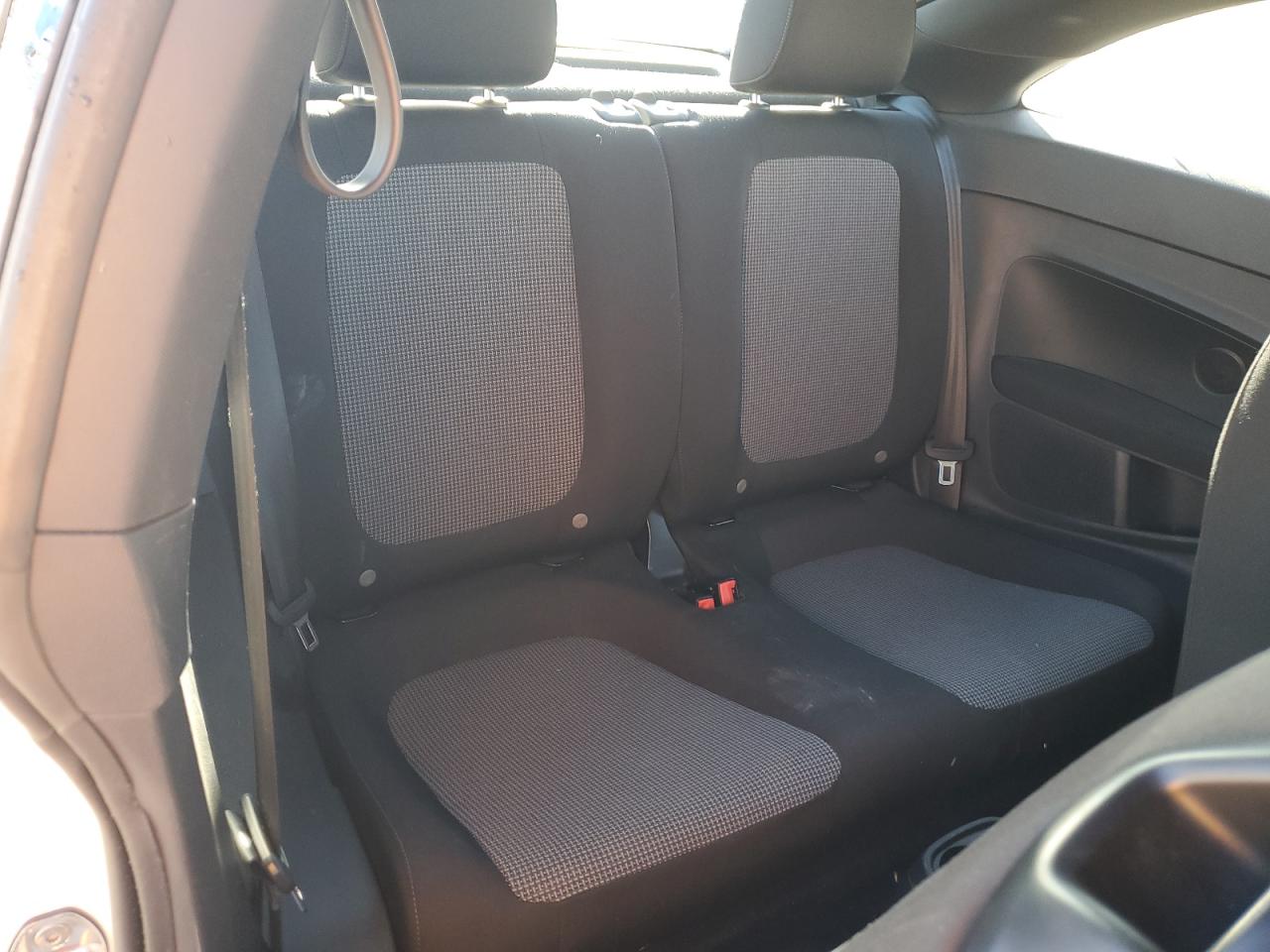 2019 Volkswagen Beetle - Image 11