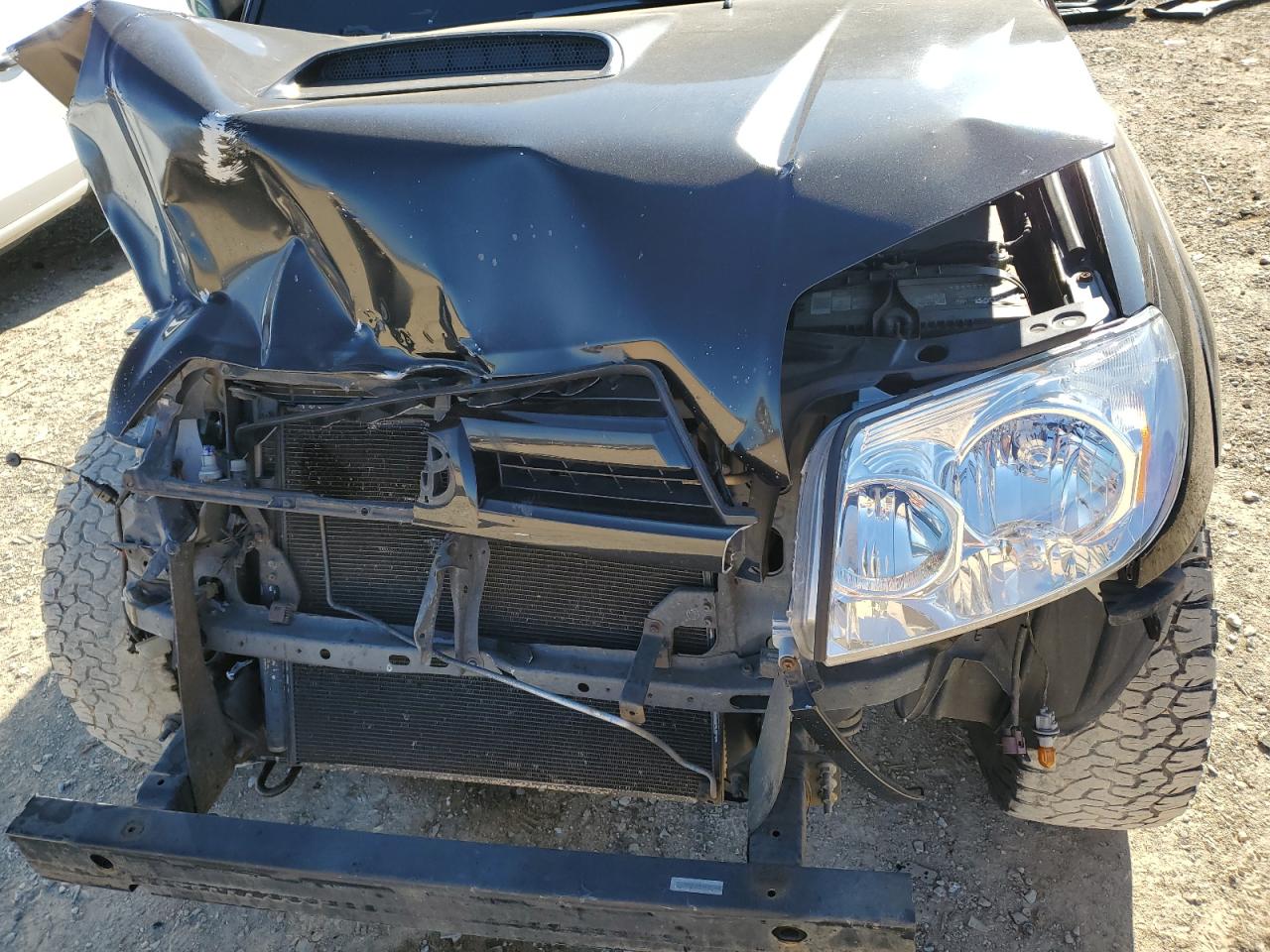 2005 Toyota 4Runner - Image 13