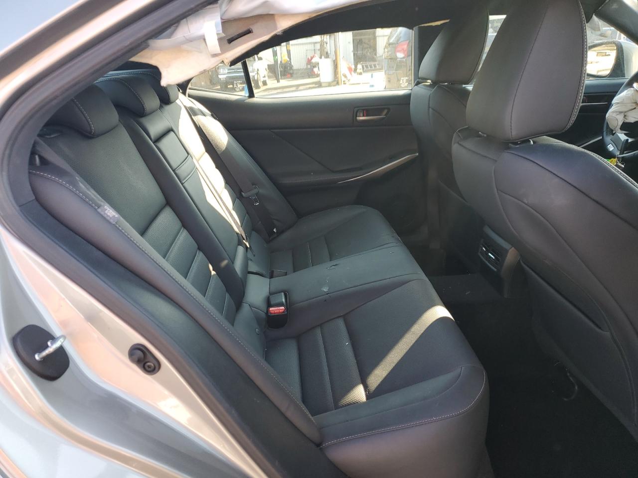 2019 Lexus IS - Image 10
