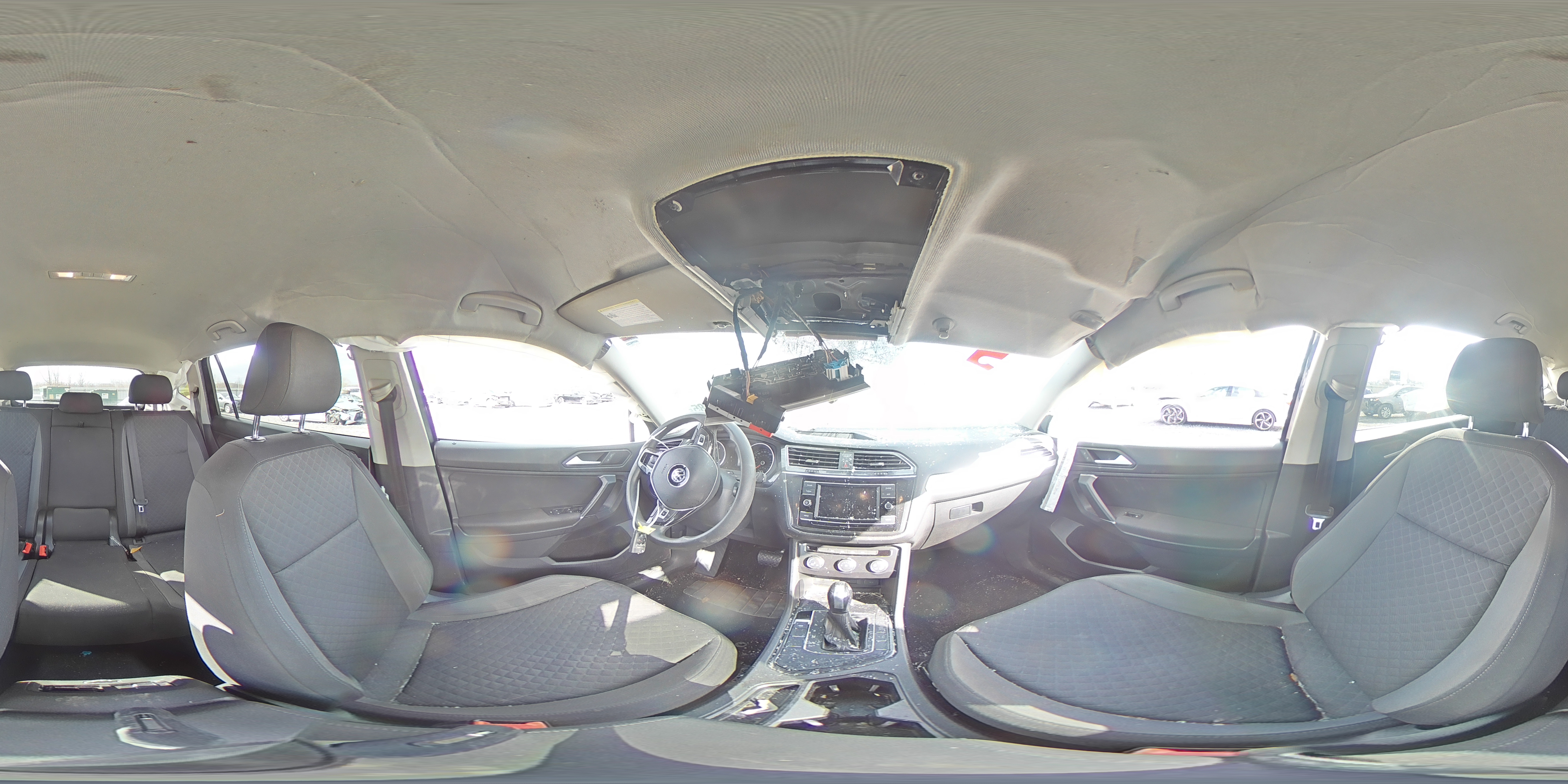 2020 Volkswagen Tiguan - Image 14