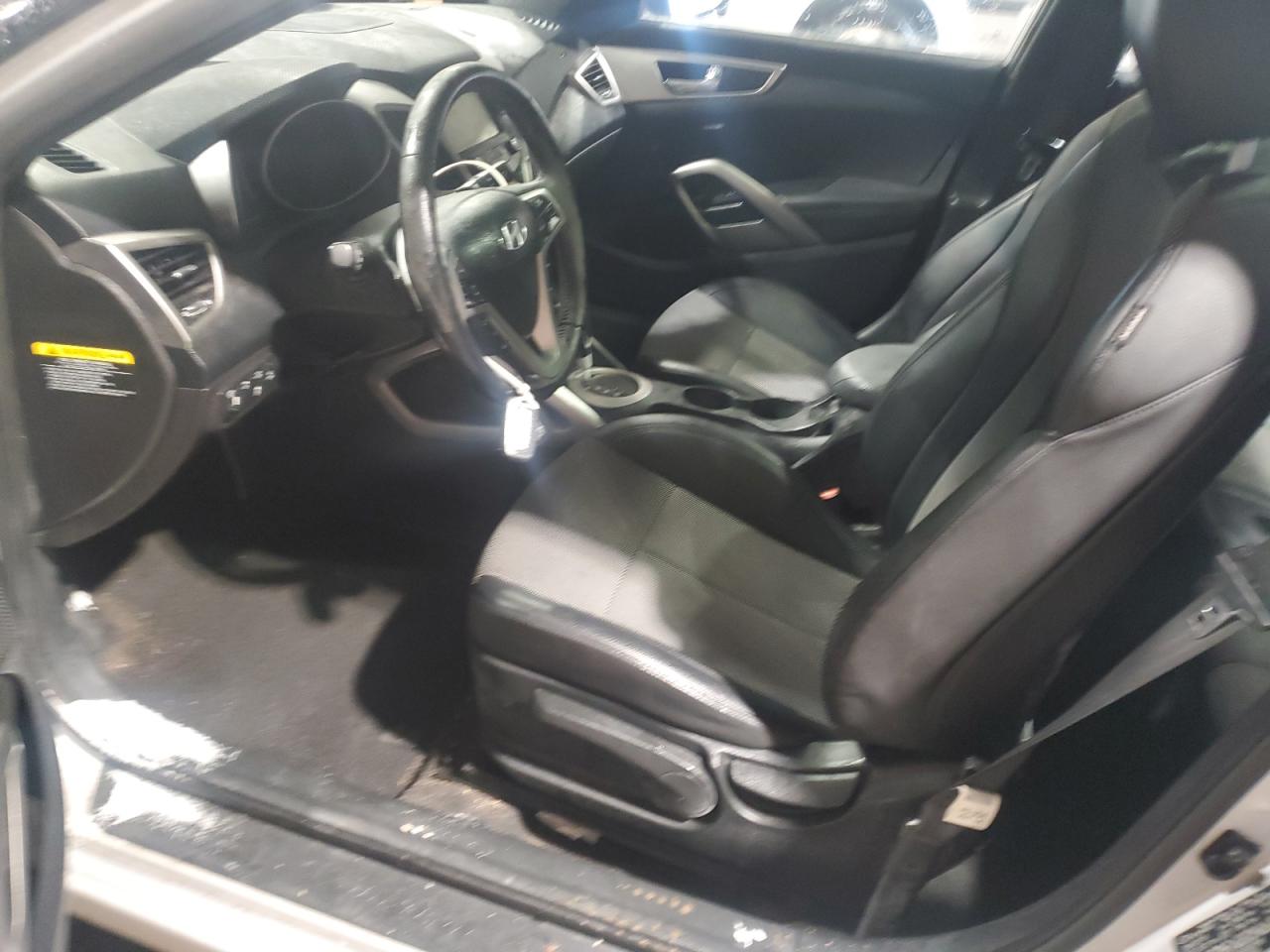 2016 Hyundai Veloster - Image 7