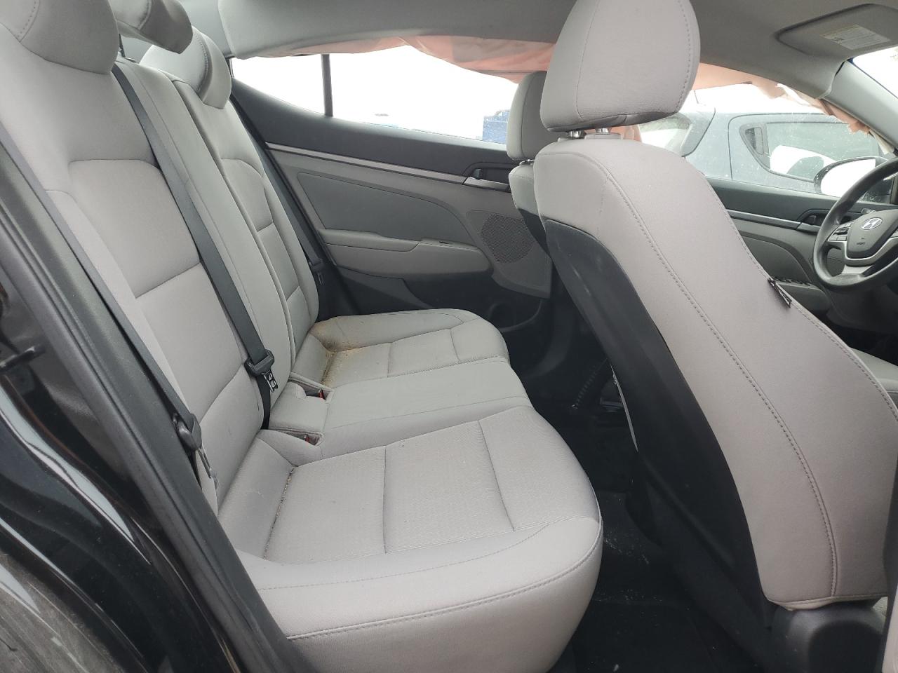 2018 Hyundai Elantra - Image 10