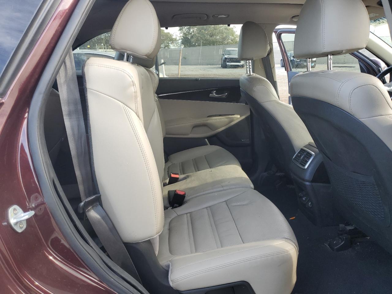 2019 Kia Sorento - Image 12